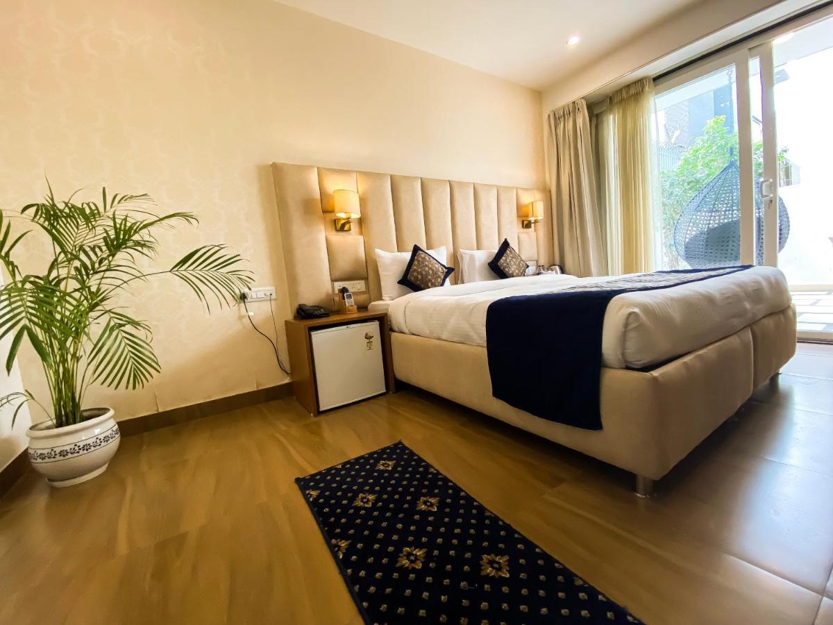 Sky Suites Гургаон Екстериор снимка