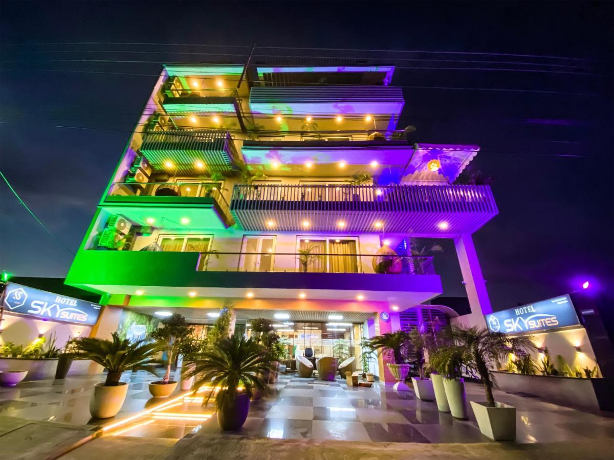 Sky Suites Гургаон Екстериор снимка