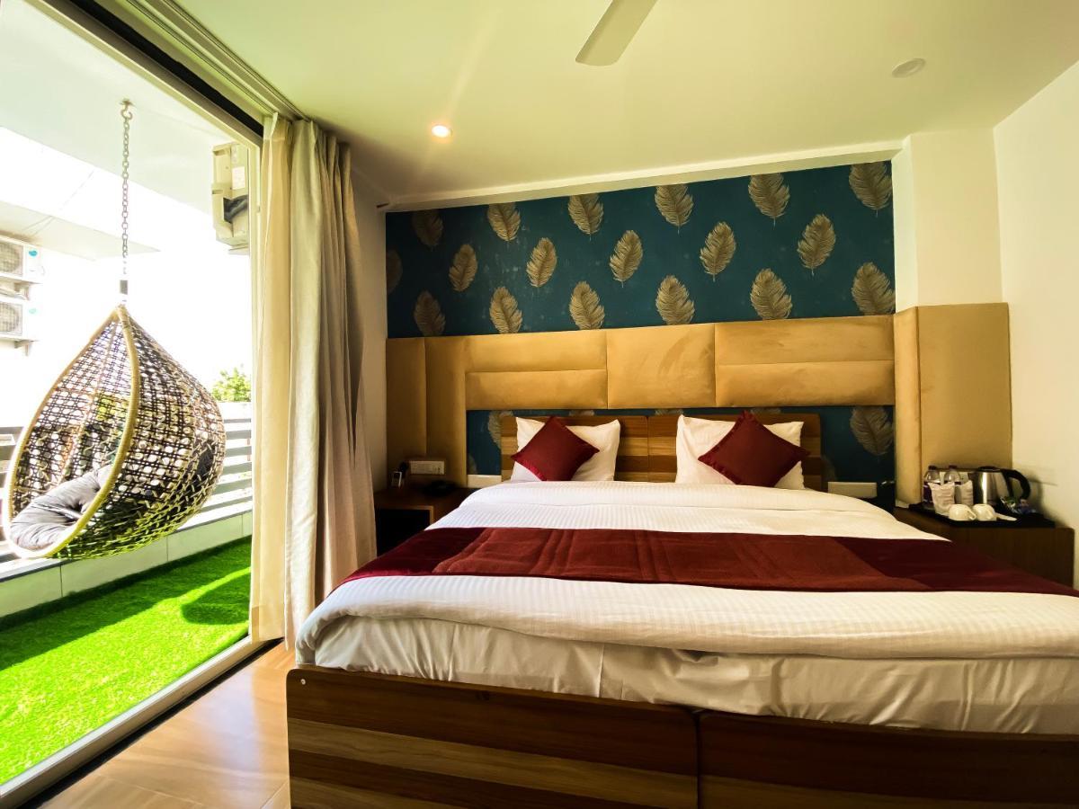 Sky Suites Гургаон Екстериор снимка