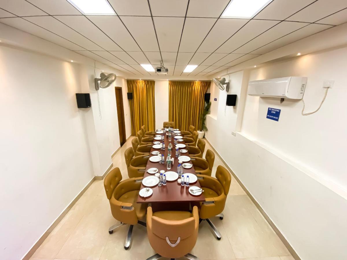 Sky Suites Гургаон Екстериор снимка