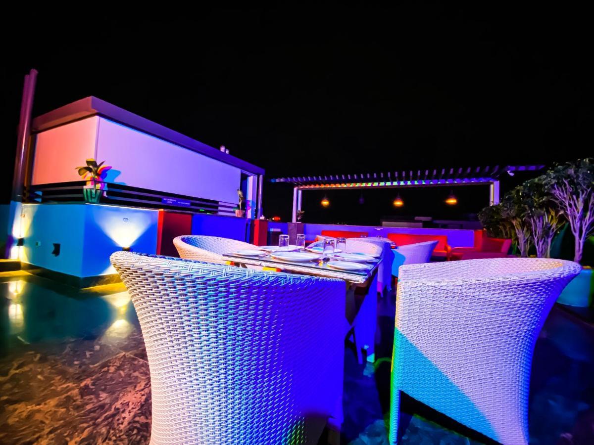Sky Suites Гургаон Екстериор снимка