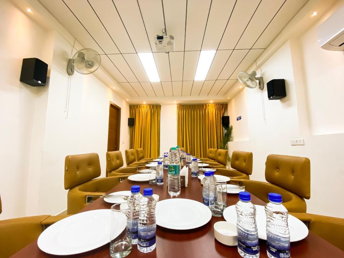 Sky Suites Гургаон Екстериор снимка
