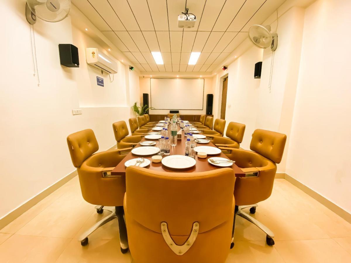 Sky Suites Гургаон Екстериор снимка