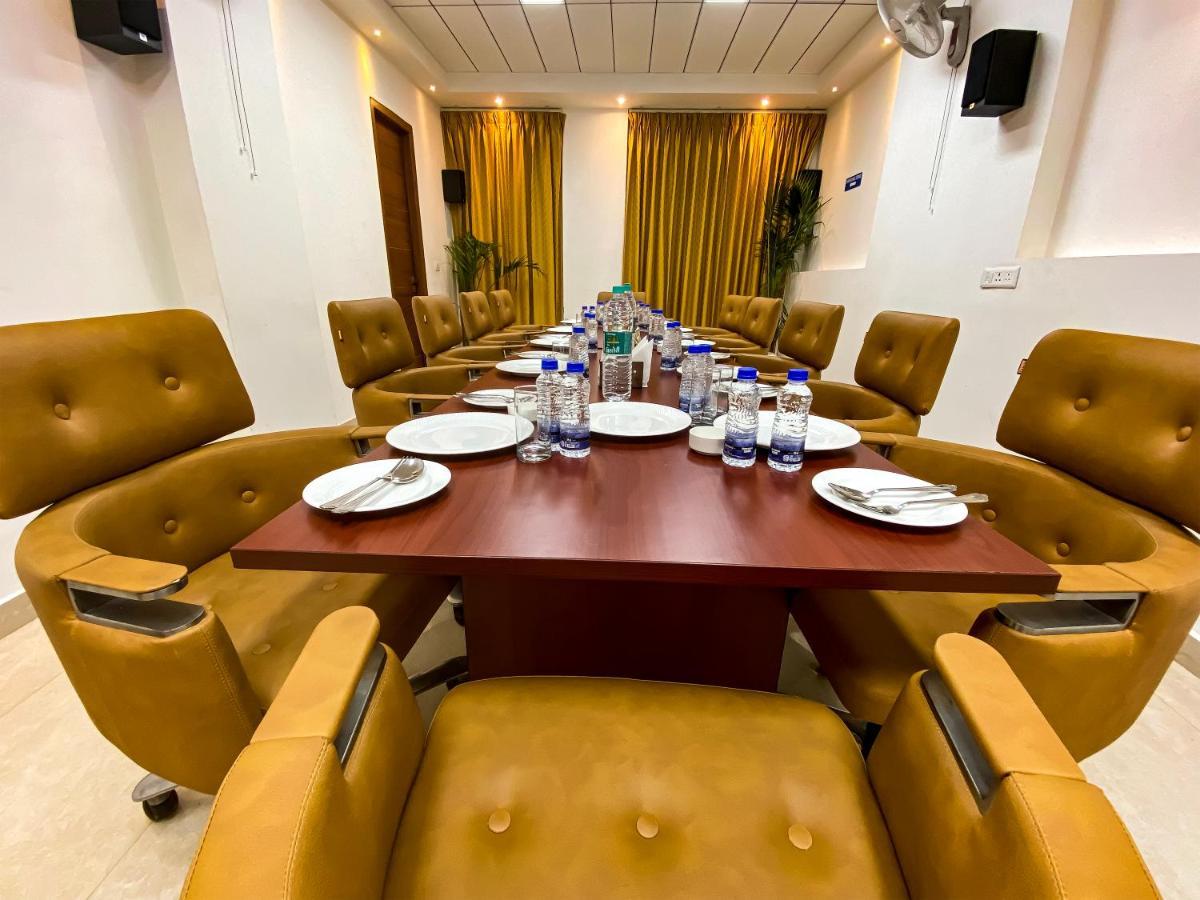Sky Suites Гургаон Екстериор снимка